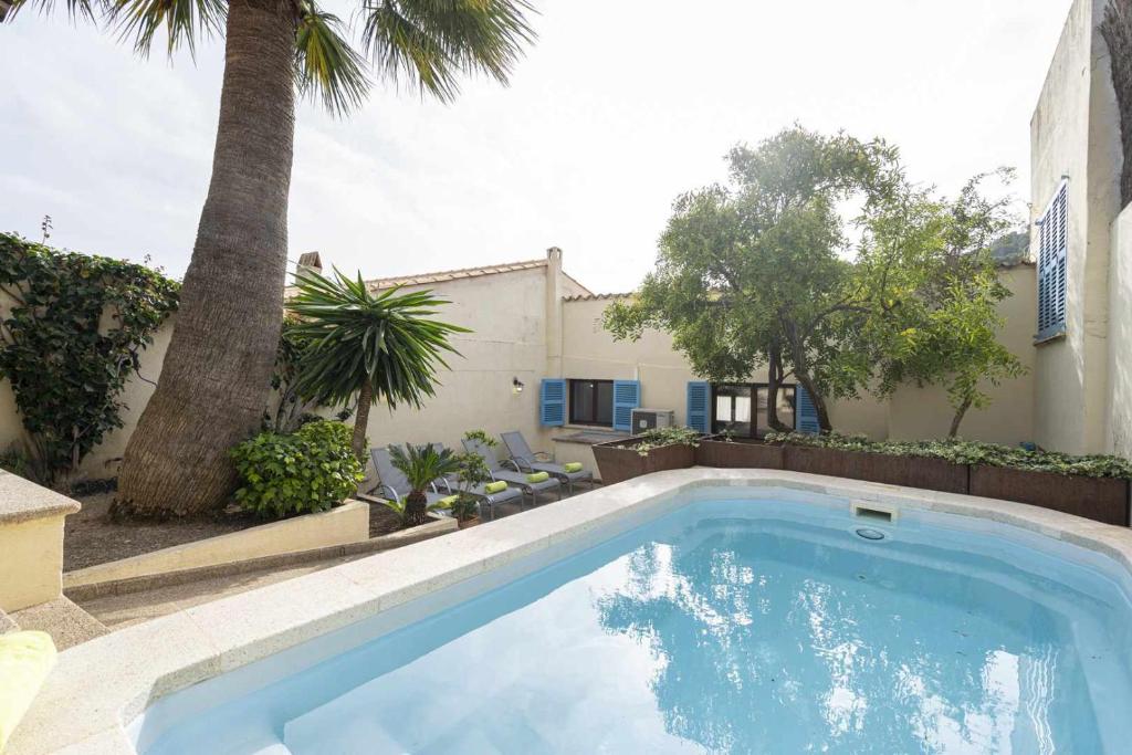 Bazén v ubytování Can Cosset Holiday Home nebo v jeho okolí