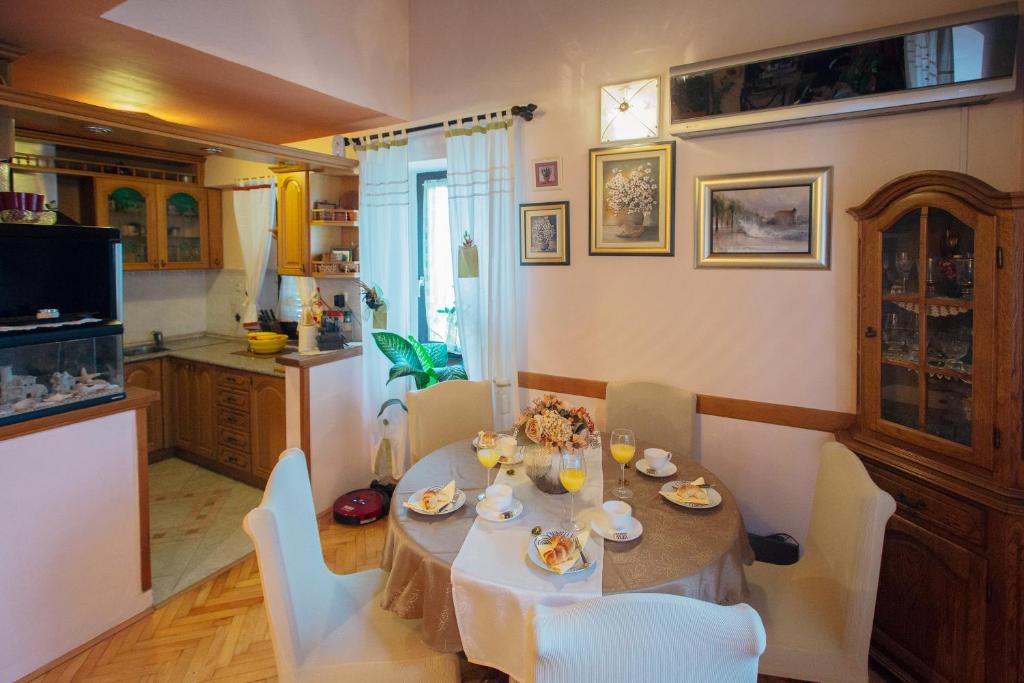 Kuchyň nebo kuchyňský kout v ubytování Apartment Bella Sanja