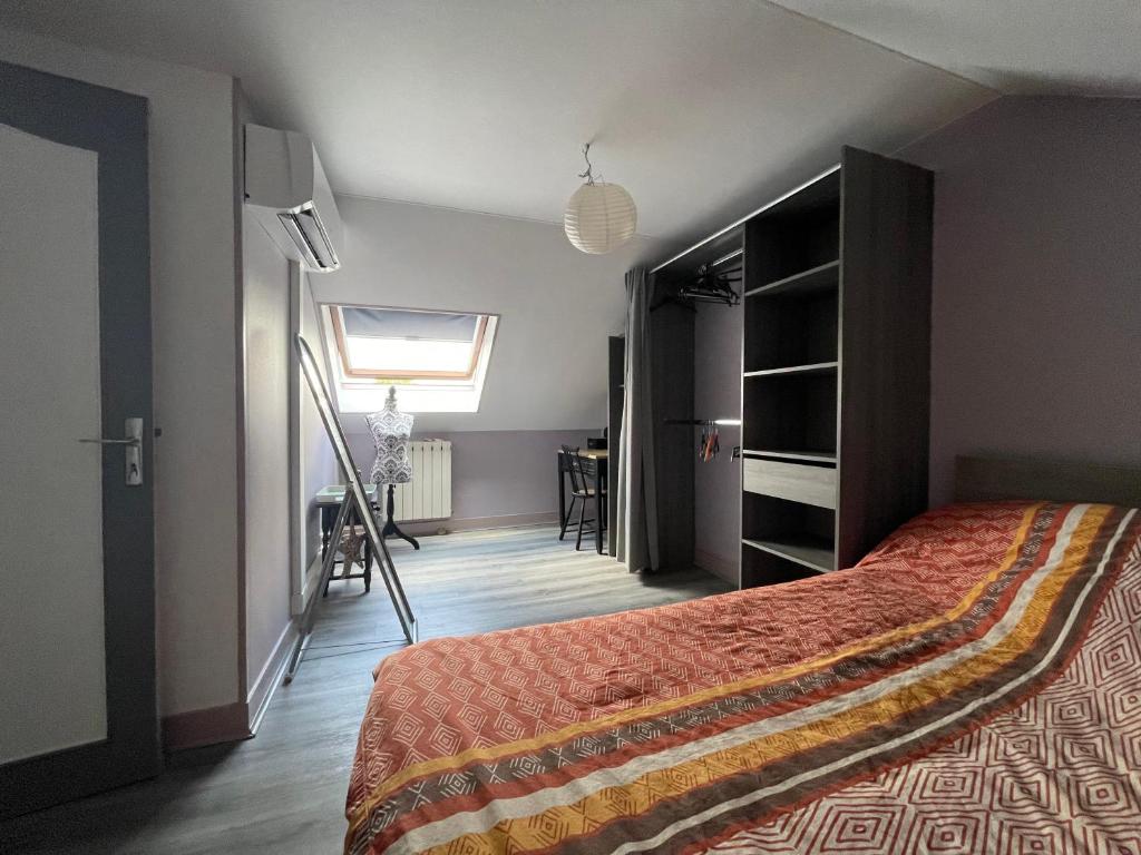 Charmante maison avec 4 chambres et parking fermé
