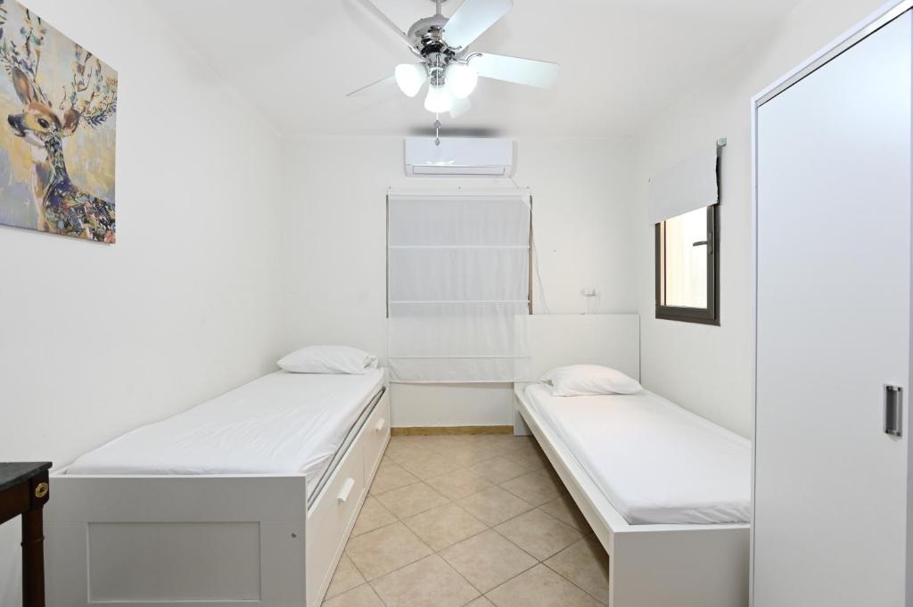 Anil's house - מתחם צימרים עם בריכה מקורה ומחוממת Zimmer with heated swimming pool - Standard Studio
