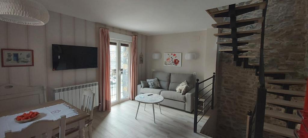 TV a/nebo společenská místnost v ubytování Apartamentos Casa Isabale