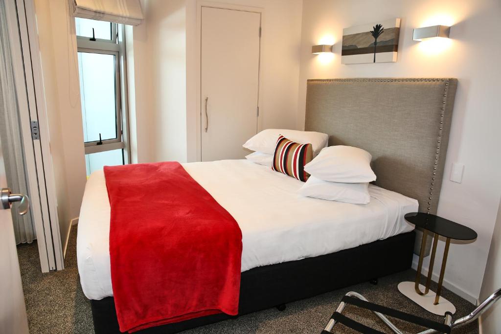 Voodi või voodid majutusasutuse Marsden Suites Nautilus Orewa toas