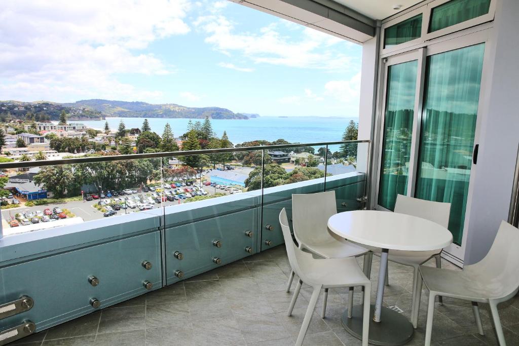 Rõdu või terrass majutusasutuses Marsden Suites Nautilus Orewa
