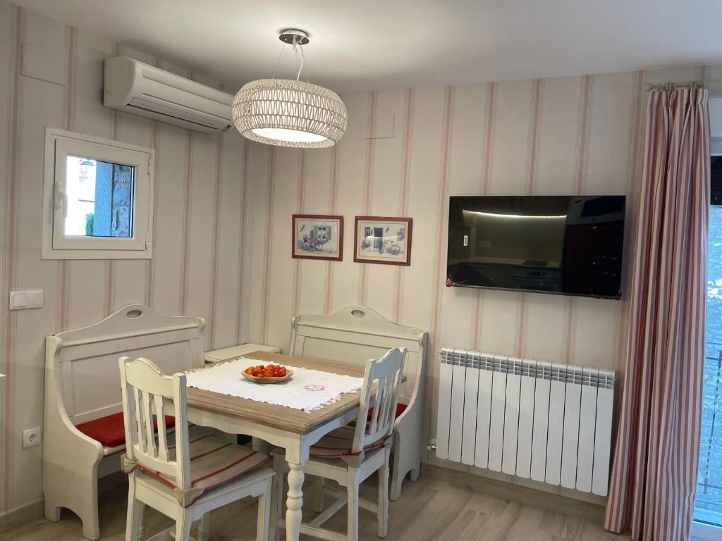 TV a/nebo společenská místnost v ubytování Apartamentos Casa Isabale