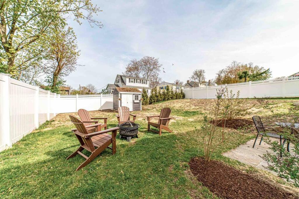 Longview Lakehouse 5 min walk to private beach, Brookfield Updated