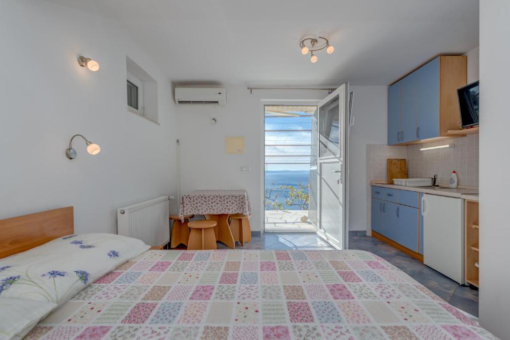 Postel nebo postele na pokoji v ubytování Pikolo Apartments Omiš