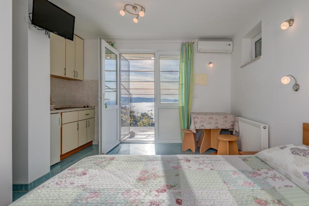 Postel nebo postele na pokoji v ubytování Pikolo Apartments Omiš