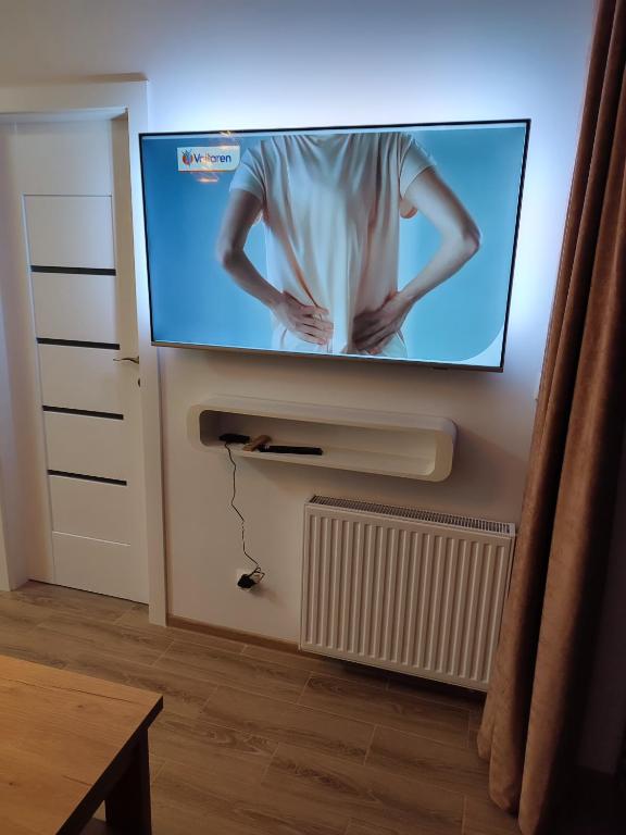 Televízia a/alebo spoločenská miestnosť v ubytovaní Opera Kołobrzeska 6 SUPER VIP