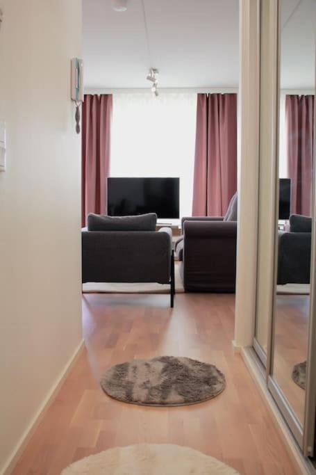 TV a/nebo společenská místnost v ubytování Modern apartment with Sauna, near Transit Hub/Dixi