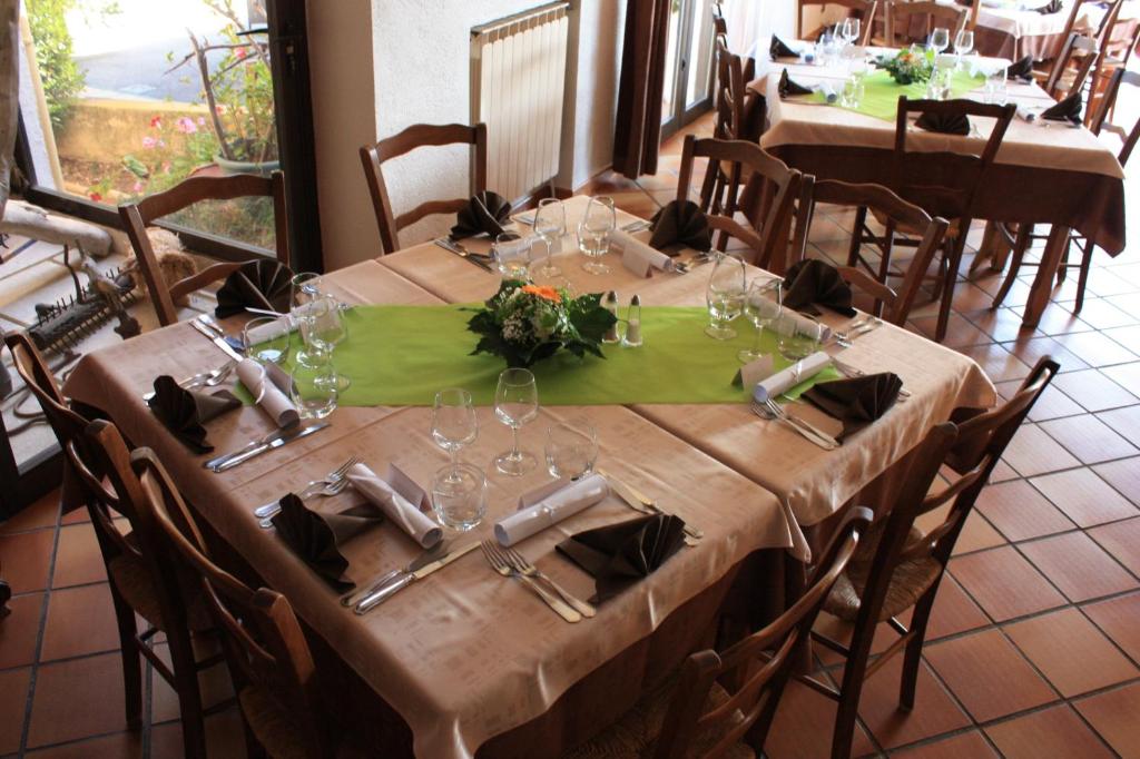 Restaurace v ubytování Logis Hotel Restaurant Le Flamant Rose camargue