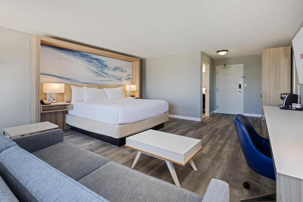 Crowne Plaza Melbourne-Oceanfront, an IHG Hotel - 