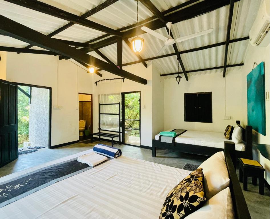 Postel nebo postele na pokoji v ubytování Hotel Sigiriya Kele