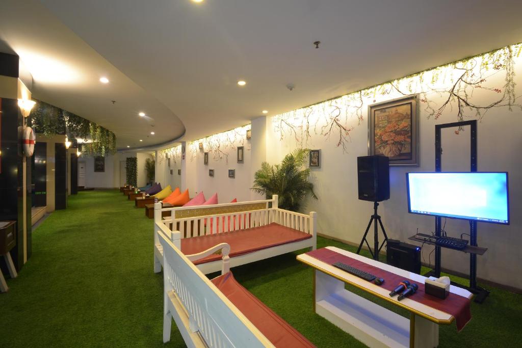 TV a/nebo společenská místnost v ubytování Grand Savero Hotel Bogor