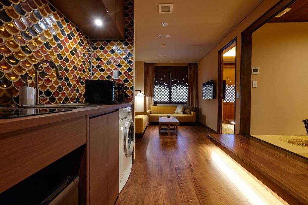 a kitchen with a stove and a living room at Minn Kanazawa in Kanazawa