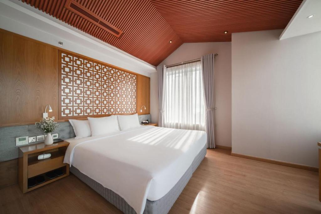 Giường trong phòng chung tại Le's Cham Hotel