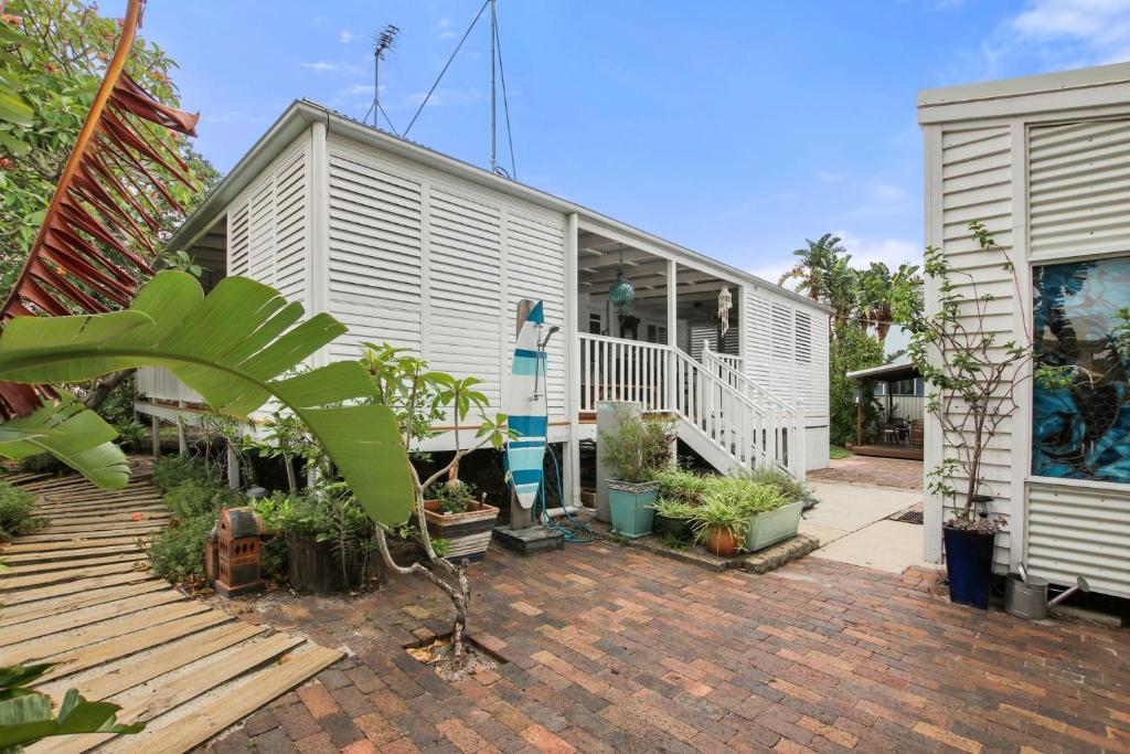 Landsborough Pde 122 Golden Beach, Golden Beach (updated prices 2024)