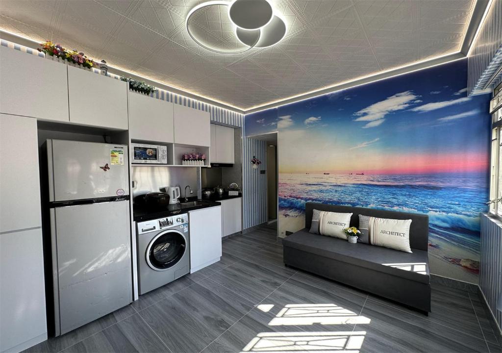 Kuchyň nebo kuchyňský kout v ubytování 3BR Romantic apt, 2mins MTR, 8pax
