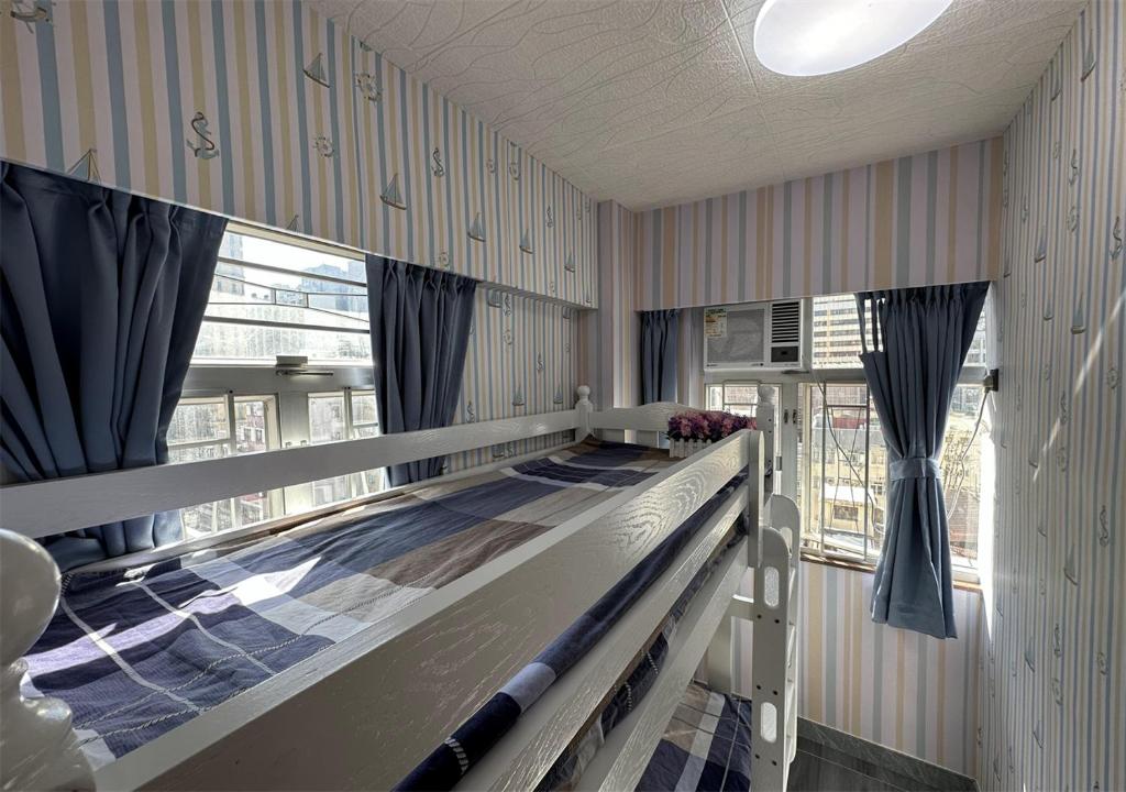 Postel nebo postele na pokoji v ubytování 3BR Romantic apt, 2mins MTR, 8pax