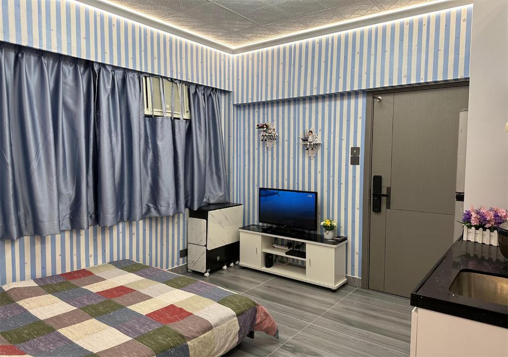 TV a/nebo společenská místnost v ubytování 3BR Romantic apt, 2mins MTR, 8pax