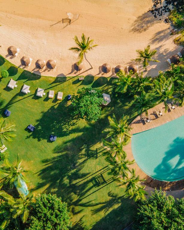 Bazén v ubytování LUX* Grand Gaube Resort & Villas nebo v jeho okolí