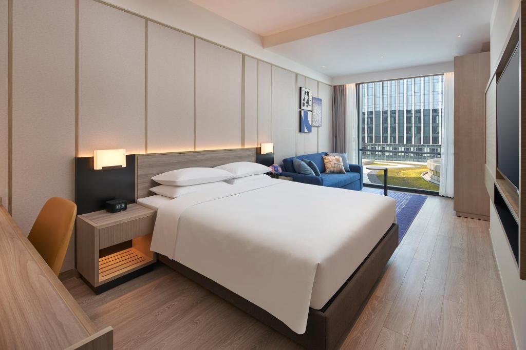 Hyatt Place Hangzhou International Airportにあるベッド