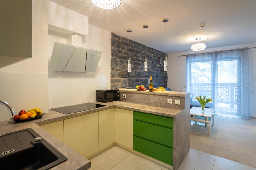 Kuchyňa alebo kuchynka v ubytovaní Apartament Nad Potokiem 41