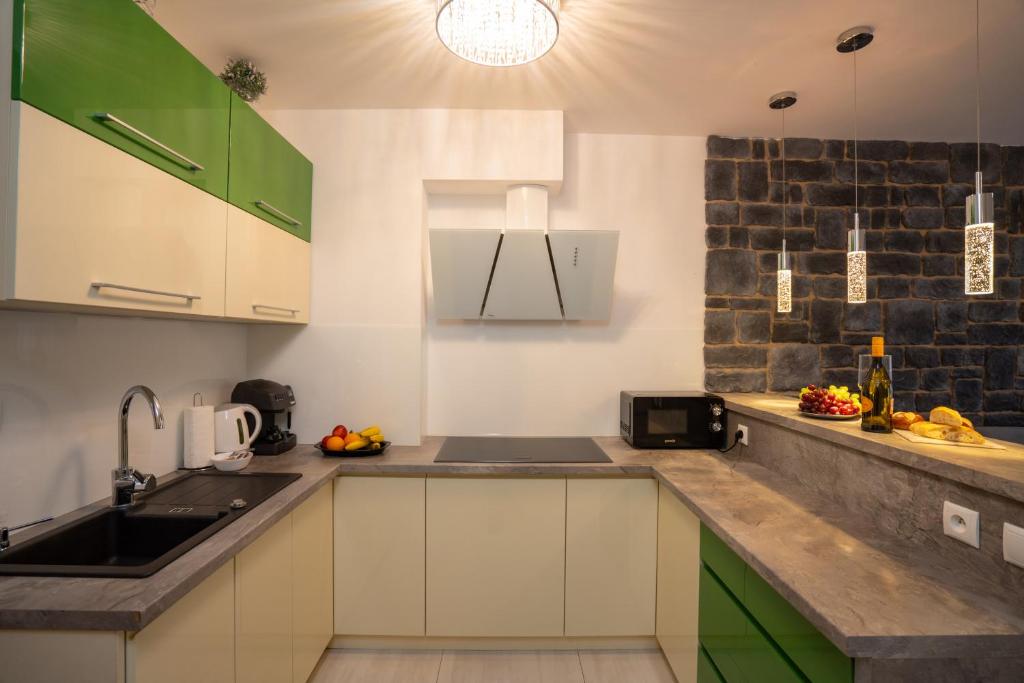 Kuchyňa alebo kuchynka v ubytovaní Apartament Nad Potokiem 41