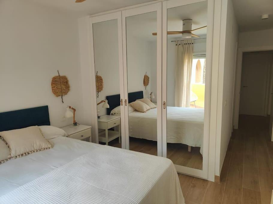 Postel nebo postele na pokoji v ubytování Apartamento reformado en Urb. Jardines de Zahara