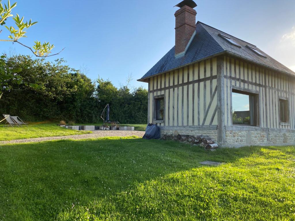 Vonkajšia záhrada v ubytovaní Maisonnette au calme, 15 kms Honfleur/Deauville