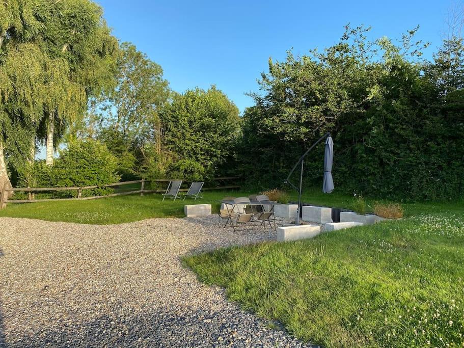 Vonkajšia záhrada v ubytovaní Maisonnette au calme, 15 kms Honfleur/Deauville