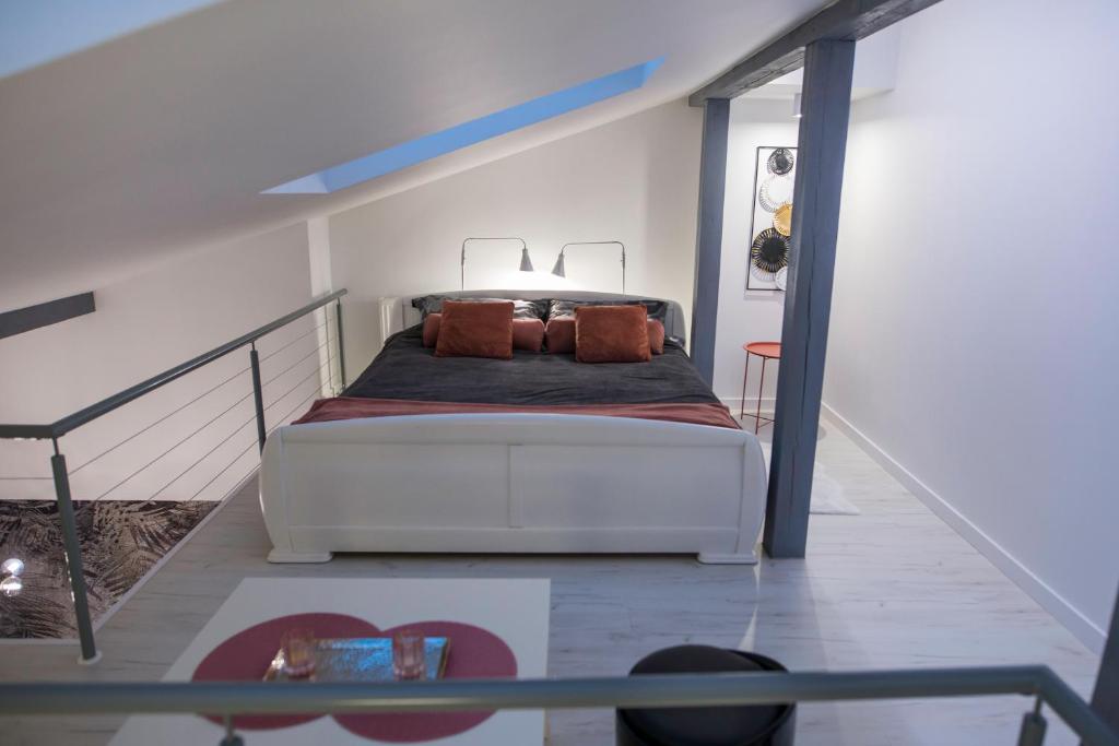 Postel nebo postele na pokoji v ubytování Nowoczesny apartament na Warmii i Mazurach z garażem