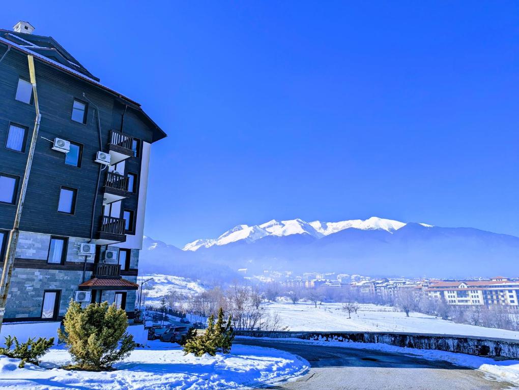 Stylish 2BD Apartment with Panoramic Mountain View, Bansko (updated