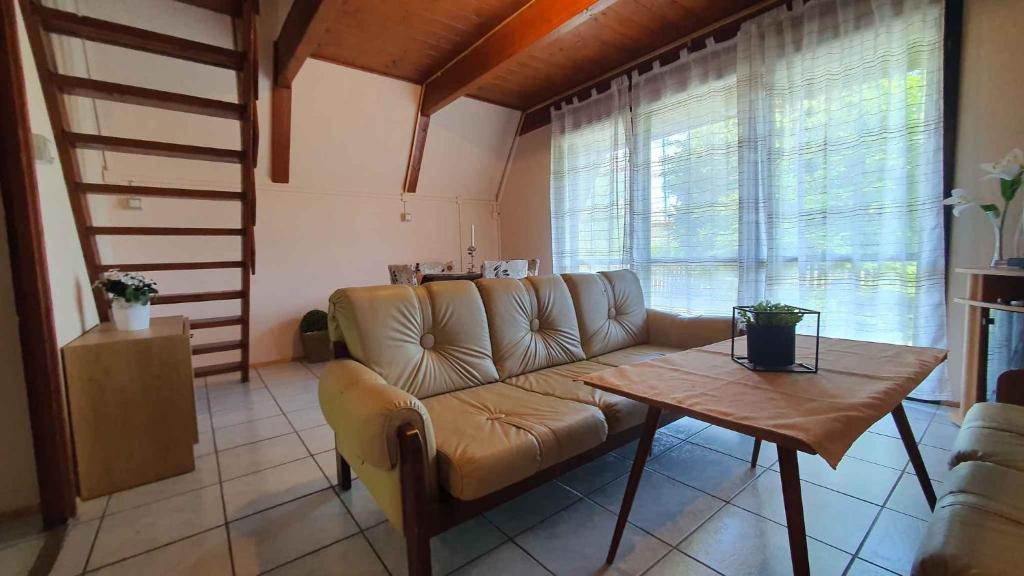 Posedenie v ubytovaní Holiday home in Balatonmariafürdo 43118