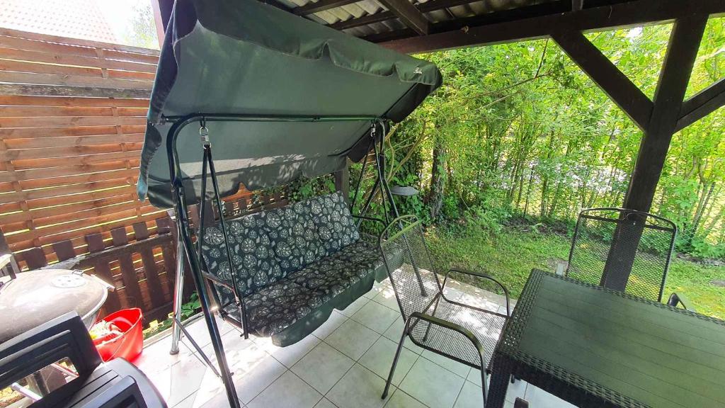 Balkón alebo terasa v ubytovaní Holiday home in Balatonmariafürdo 43118