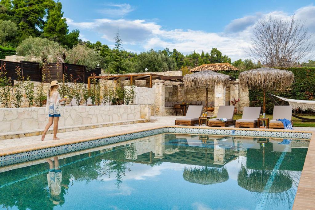 Bazén v ubytovaní Palmrise Luxury Villas by Travel Pro Services - Nea Skioni Halkidiki alebo v jeho blízkosti