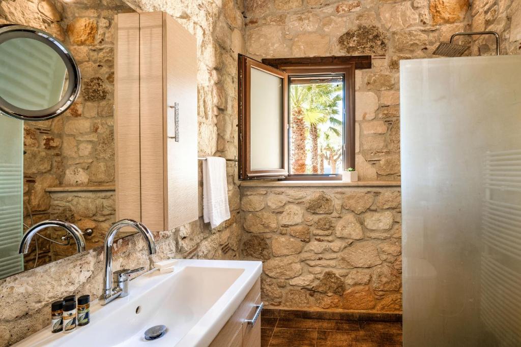 Kúpeľňa v ubytovaní Palmrise Luxury Villas by Travel Pro Services - Nea Skioni Halkidiki