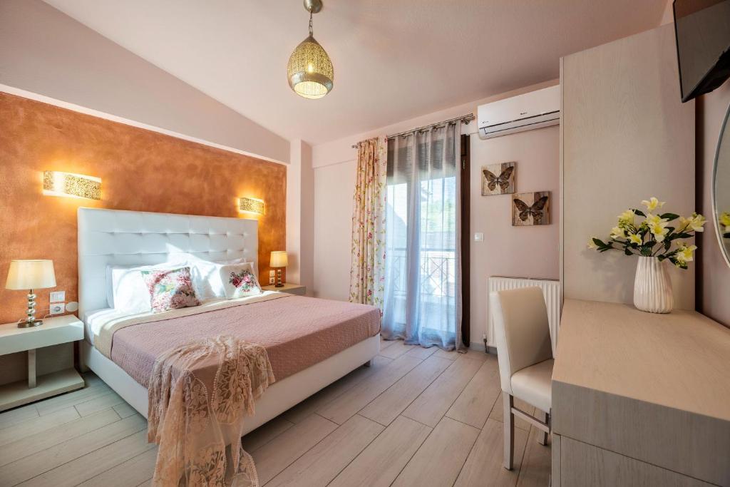 Posteľ alebo postele v izbe v ubytovaní Palmrise Luxury Villas by Travel Pro Services - Nea Skioni Halkidiki