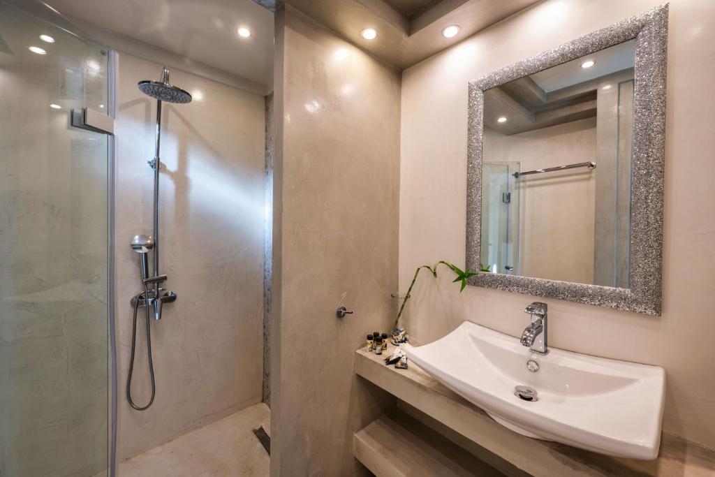 Kúpeľňa v ubytovaní Palmrise Luxury Villas by Travel Pro Services - Nea Skioni Halkidiki