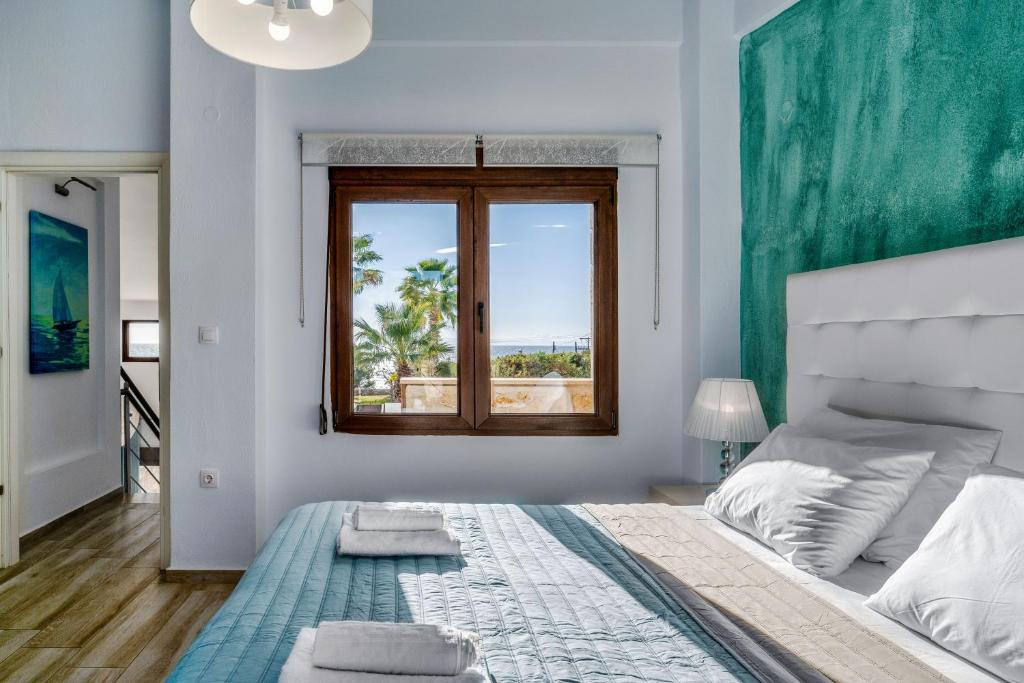 Posteľ alebo postele v izbe v ubytovaní Palmrise Luxury Villas by Travel Pro Services - Nea Skioni Halkidiki