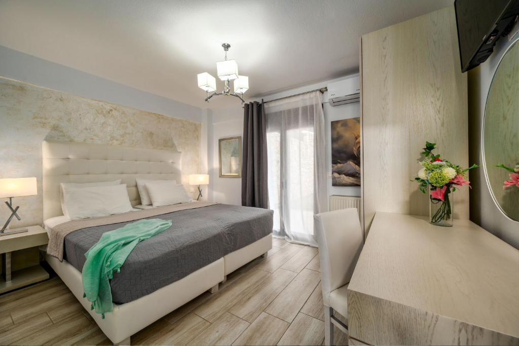 Posteľ alebo postele v izbe v ubytovaní Palmrise Luxury Villas by Travel Pro Services - Nea Skioni Halkidiki