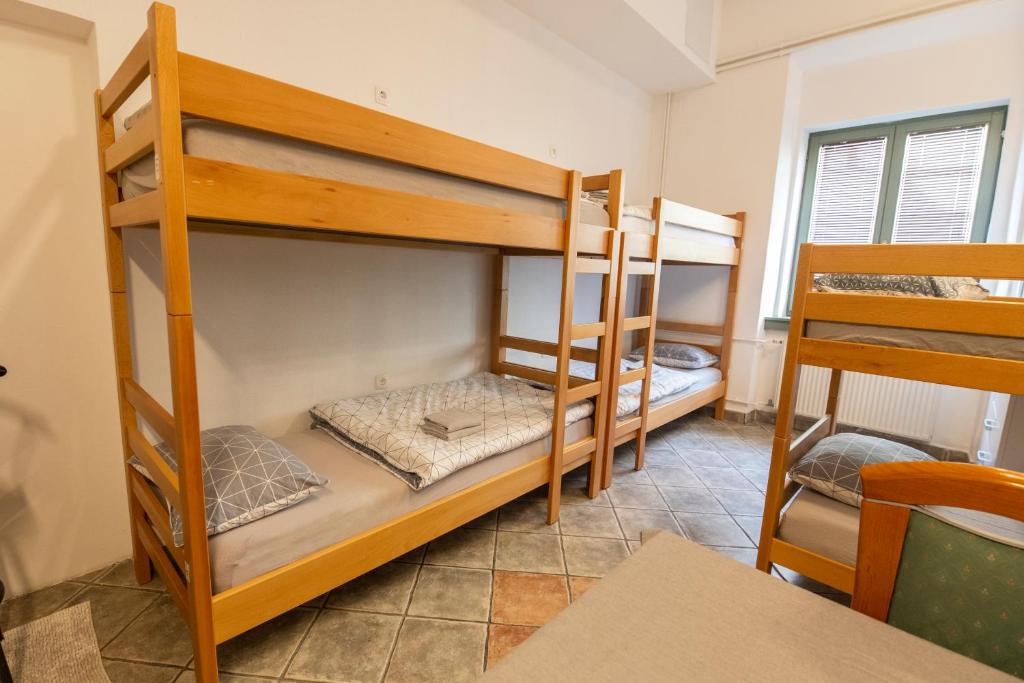 Postel nebo postele na pokoji v ubytování Hostel Vojnik