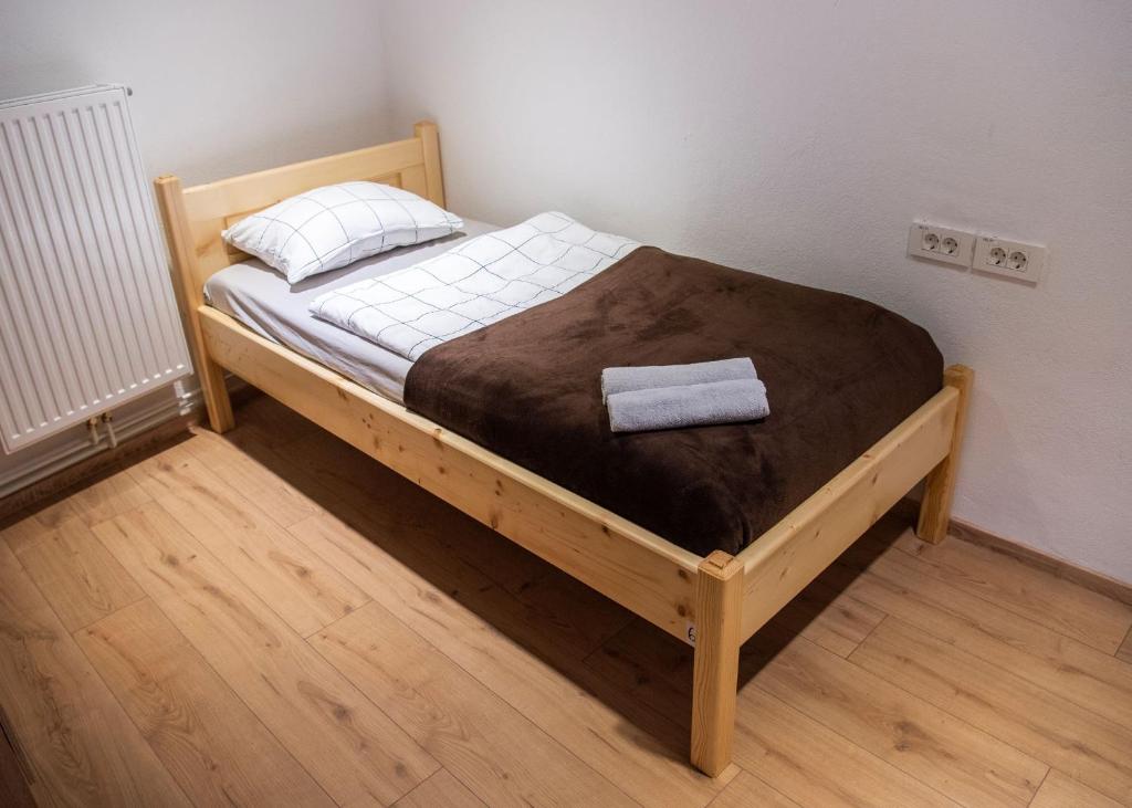 Postel nebo postele na pokoji v ubytování Hostel Vojnik
