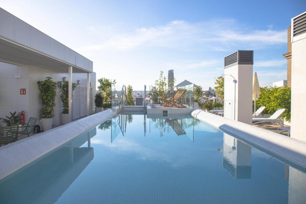 nQn Aparts & Suites Sevilla, Seville – Updated 2023 Prices