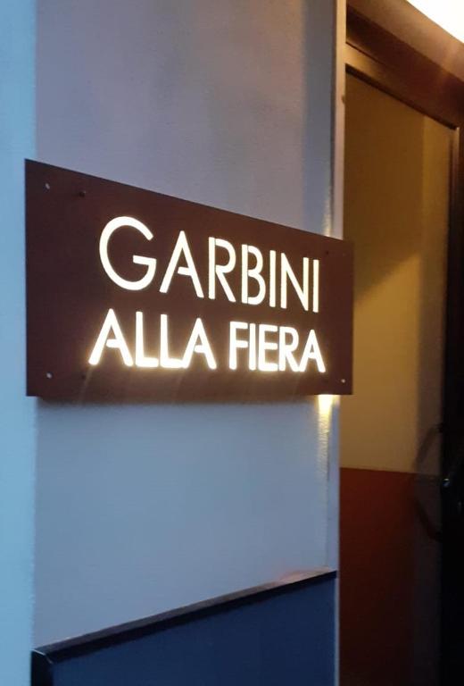 a sign that says gardenin ala feria on a wall at Garbini alla Fiera in Verona