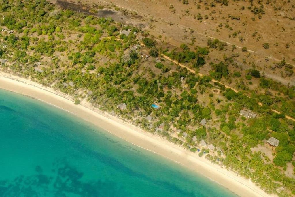 Baobab Beach Villa, Ushongo Beach, Pangani - Maison De Deux Chambres