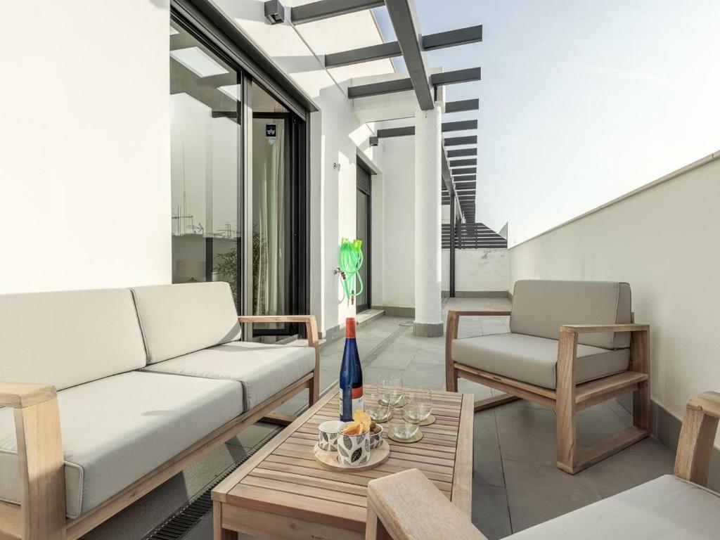 Posezení v ubytování Uxama Sevilla Luxury Penthouse en Triana - Terraza y parking privados - piscina