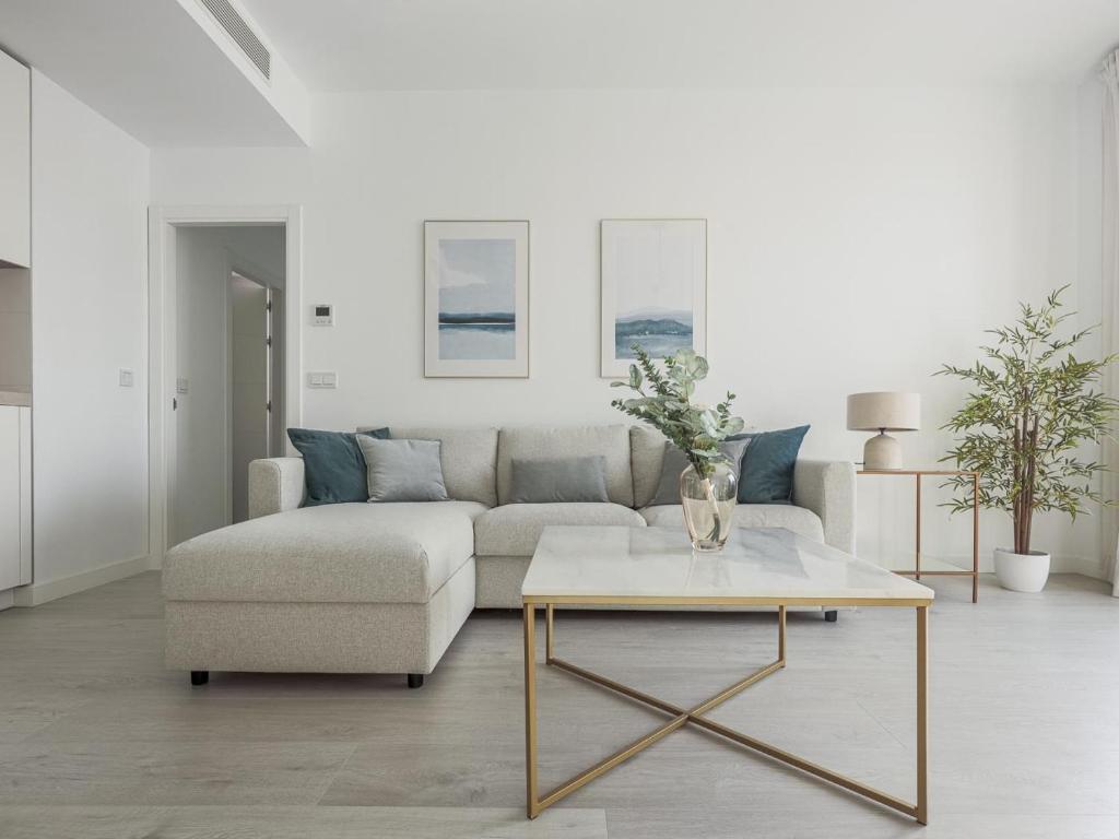 Postel nebo postele na pokoji v ubytování Uxama Sevilla Luxury Penthouse en Triana - Terraza y parking privados - piscina