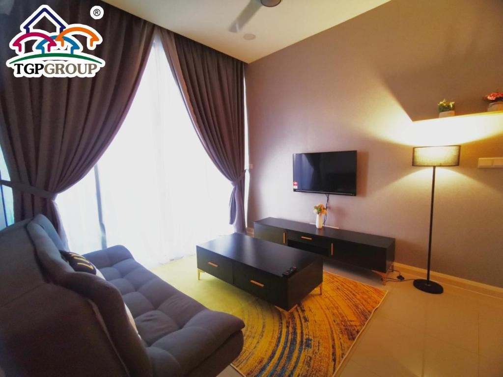 TV a/nebo společenská místnost v ubytování D'Pristine Design Apartment by TGP