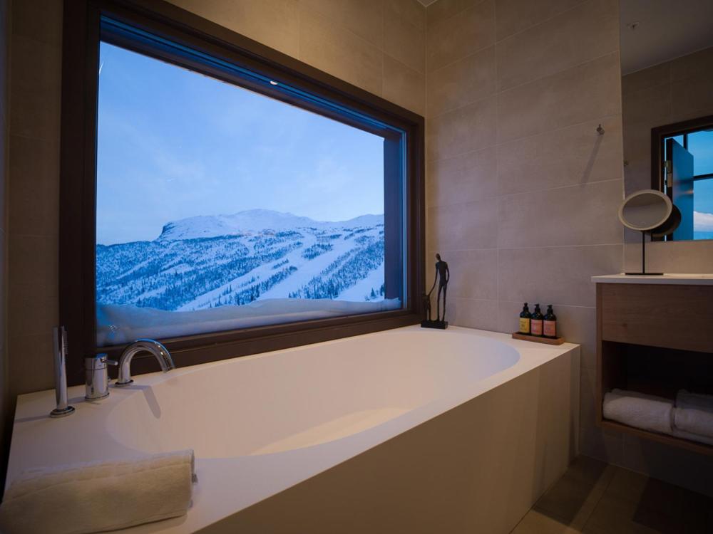 Nespecifikovaný výhled na hory nebo výhled na hory při pohledu z hotelu