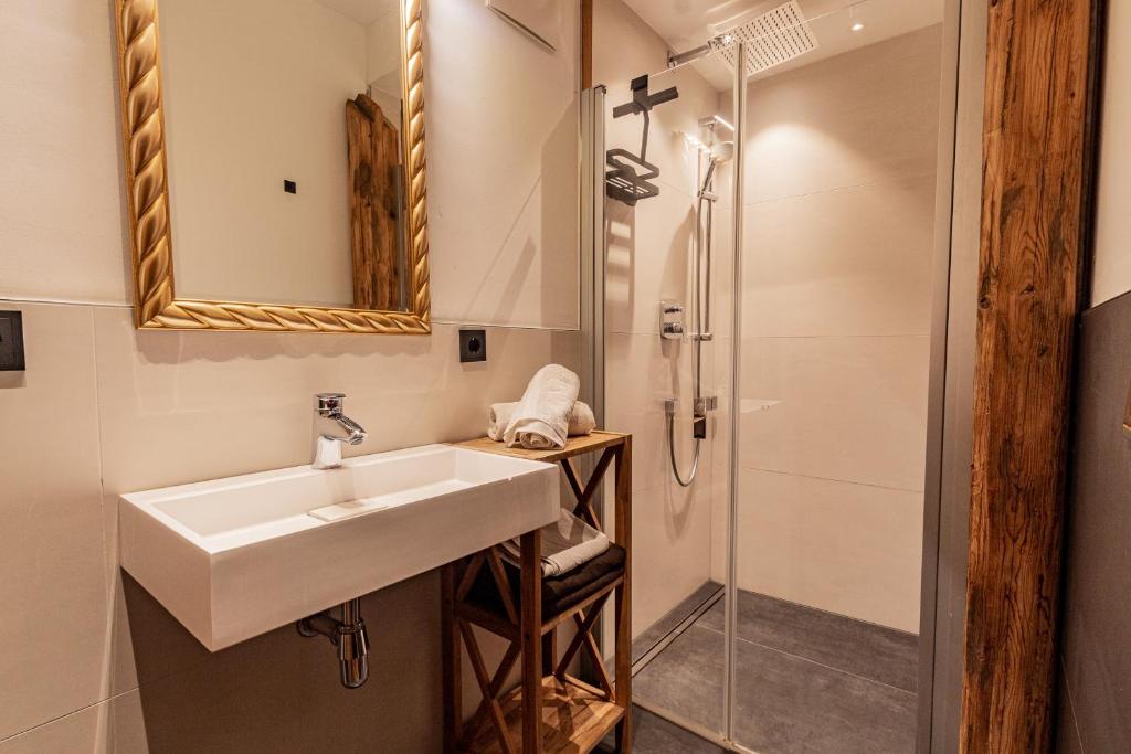 A bathroom at Chalet Dinkel in Niedernsill